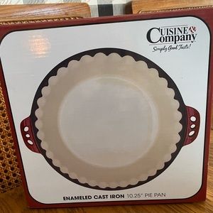 New in box-Cuisine & Company Enameled Cast Iron Pie Pan-Never Used